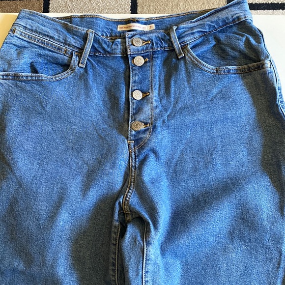 Levi’s Women’s Jeans - Picture 2 of 6